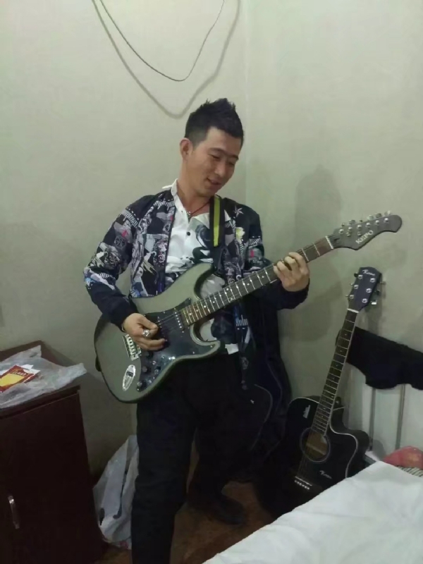 小吉他的第一张照片--四平残疾人相亲网